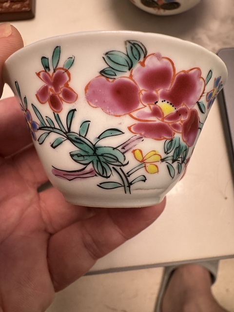 古玩陶瓷粉彩花卉紋杯真品鑒賞圖