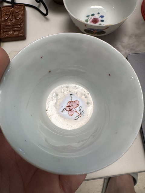 古玩陶瓷粉彩花卉紋杯真品鑒賞圖