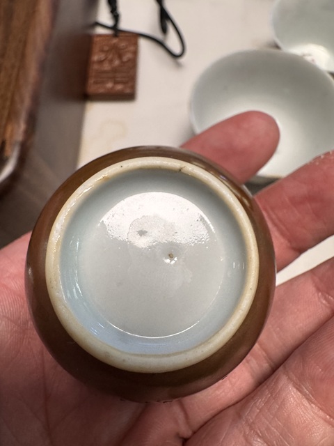 古玩陶瓷紫金釉青花花卉紋杯真品鑒賞圖