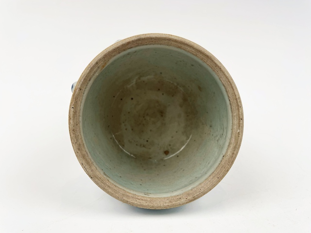 古玩陶瓷清中期·青花纏枝蓮雙耳罐拍賣(mài),當(dāng)前價(jià)格99元