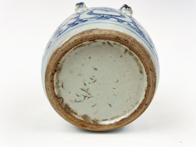 古玩陶瓷清中期·青花纏枝蓮雙耳罐拍賣(mài),當(dāng)前價(jià)格99元