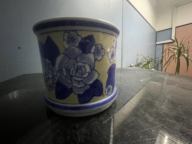 古玩陶瓷彩繪花卉筆筒真品鑒賞圖