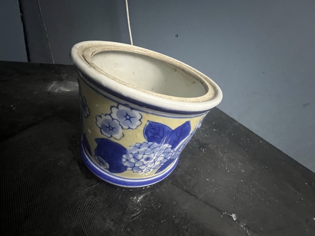 古玩陶瓷彩繪花卉筆筒真品鑒賞圖
