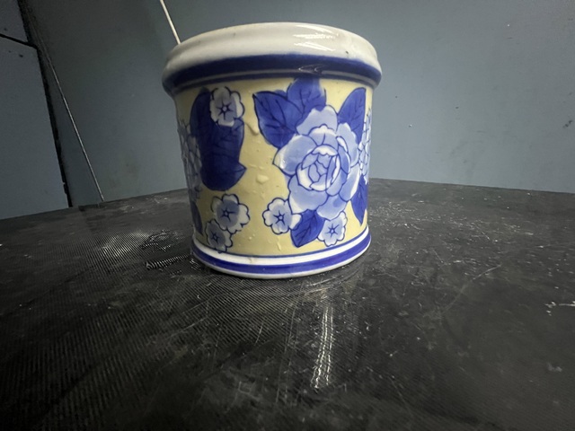 古玩陶瓷彩繪花卉筆筒真品鑒賞圖