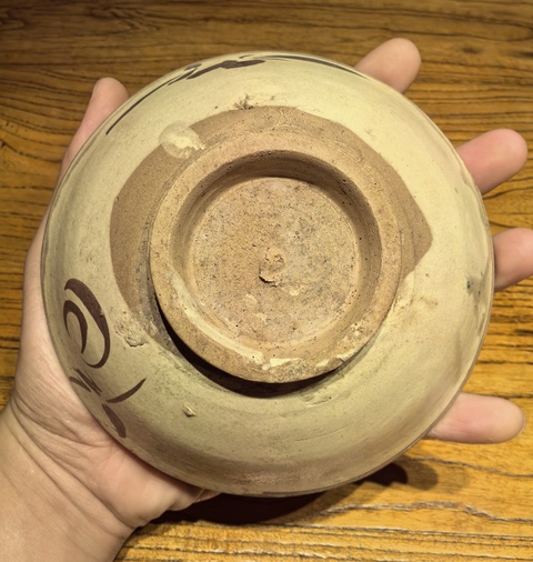 古玩陶瓷元白地褐彩花卉紋碗拍賣,當前價格68元