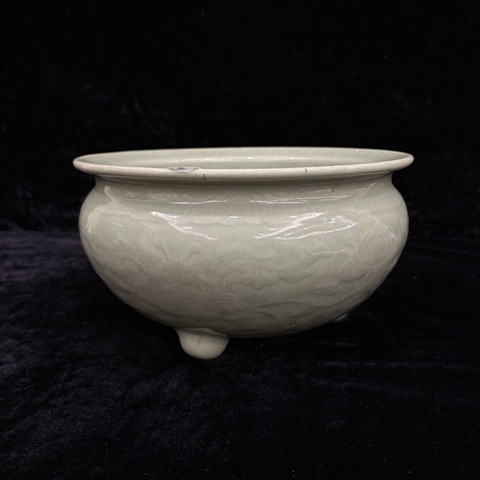 古玩陶瓷豆青釉印花爐真品鑒賞圖