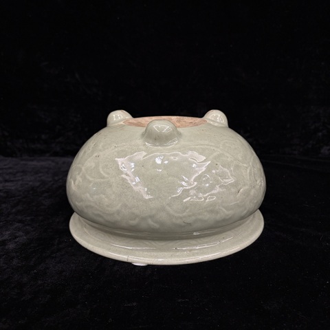 古玩陶瓷豆青釉印花爐真品鑒賞圖