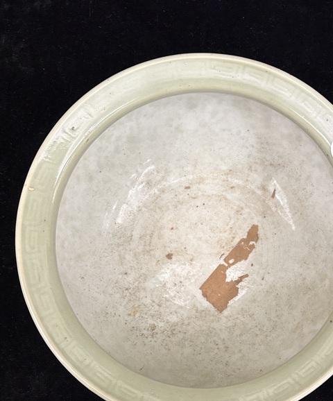 古玩陶瓷豆青釉印花爐真品鑒賞圖