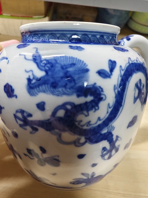 古玩陶瓷龍紋青花執(zhí)壺真品鑒賞圖