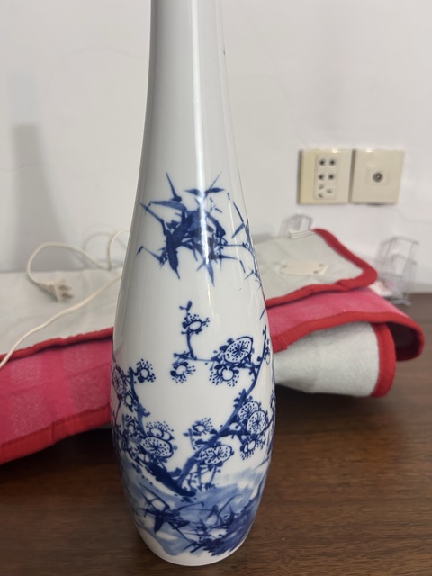 古玩陶瓷花卉紋青花瓶真品鑒賞圖