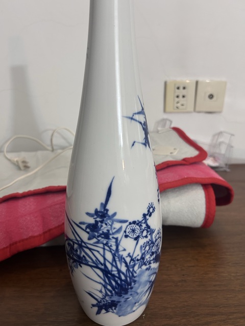 古玩陶瓷花卉紋青花瓶真品鑒賞圖