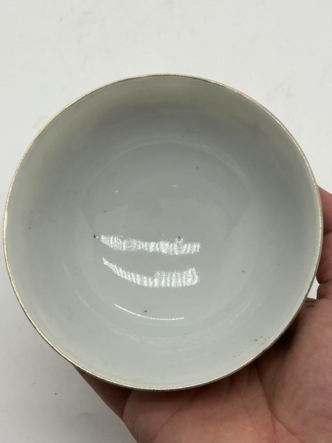 古玩陶瓷礬紅彩描金蝠壽紋碗真品鑒賞圖