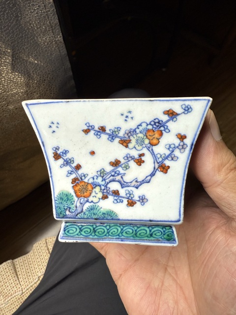 古玩陶瓷雍正斗彩四季花卉紋四方斗杯真品鑒賞圖
