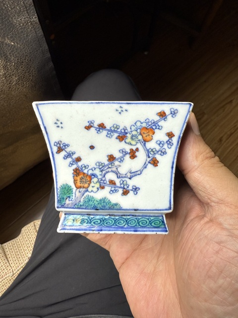 古玩陶瓷雍正斗彩四季花卉紋四方斗杯真品鑒賞圖
