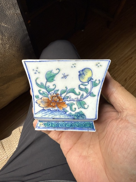 古玩陶瓷雍正斗彩四季花卉紋四方斗杯真品鑒賞圖
