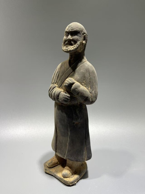 古玩陶瓷元·黑陶農(nóng)夫牽馬俑拍賣,當(dāng)前價格12000元
