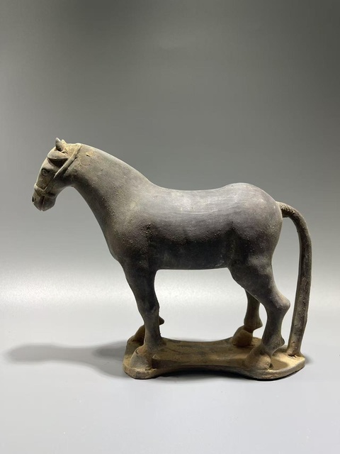 古玩陶瓷元·黑陶農(nóng)夫牽馬俑拍賣,當(dāng)前價格12000元