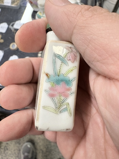 古玩陶瓷粉彩三娘教子圖鼻煙壺真品鑒賞圖