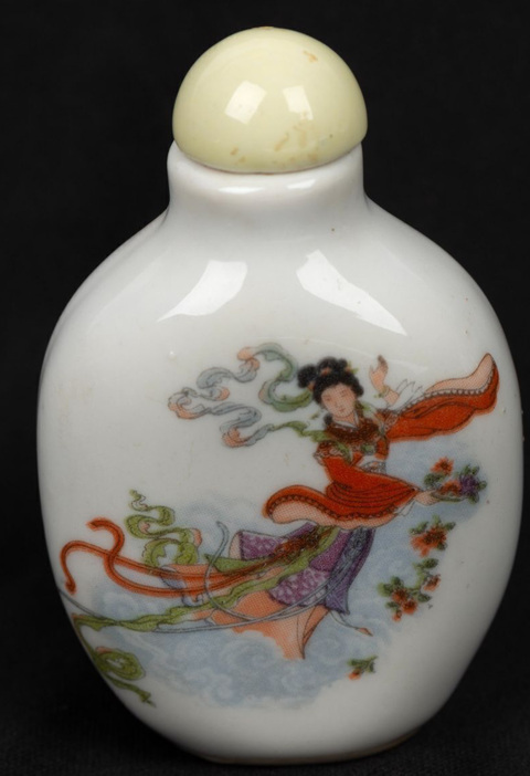 古玩陶瓷粉彩人物紋鼻煙壺真品鑒賞圖