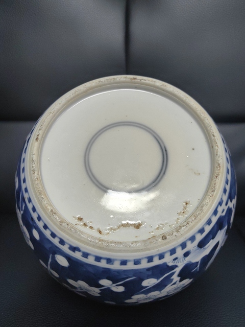 古玩陶瓷青花留白冰梅紋蓋罐真品鑒賞圖