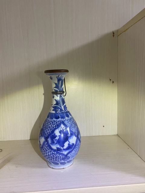 古玩陶瓷青花人物紋撇口瓶真品鑒賞圖