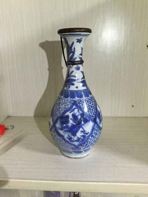 古玩陶瓷青花人物紋撇口瓶真品鑒賞圖