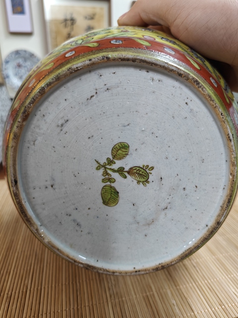 古玩陶瓷青花山水加粉彩龍紋罐真品鑒賞圖