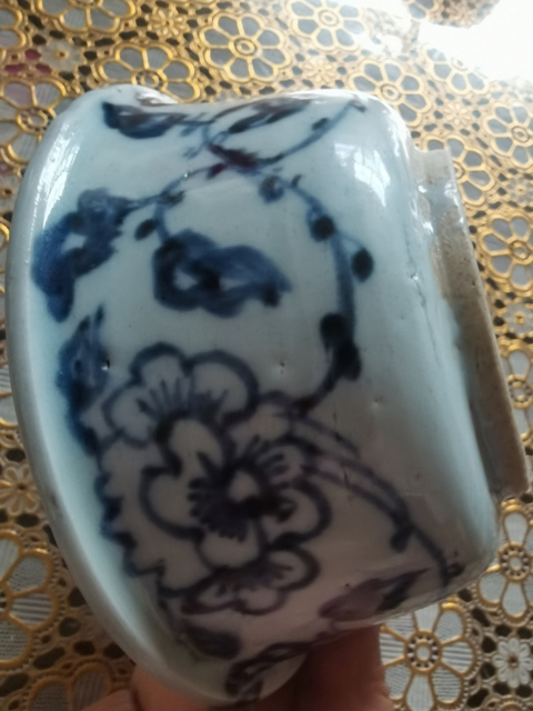 古玩陶瓷青花花卉紋碗真品鑒賞圖