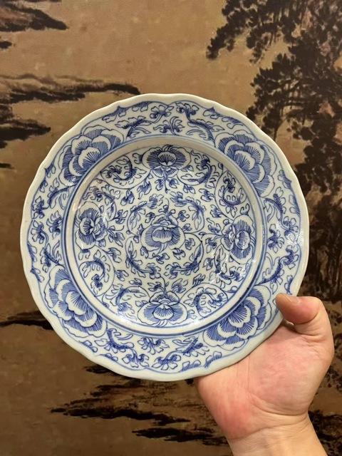 古玩陶瓷乾隆花卉紋青花盤真品鑒賞圖