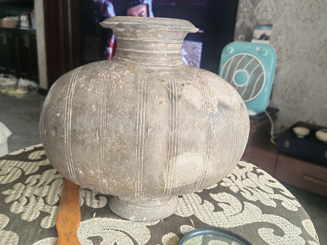 古玩陶瓷漢代鴨蛋瓶真品鑒賞圖