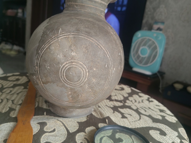 古玩陶瓷漢代鴨蛋瓶真品鑒賞圖