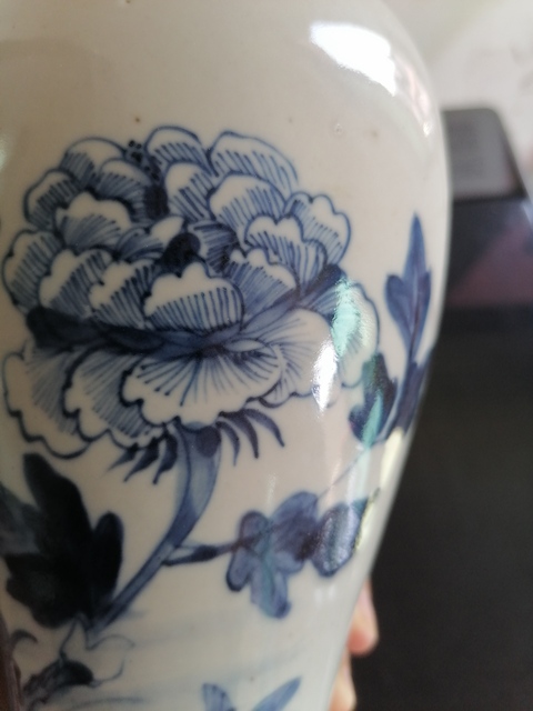 古玩陶瓷花鳥(niǎo)紋青花雞腿瓶真品鑒賞圖