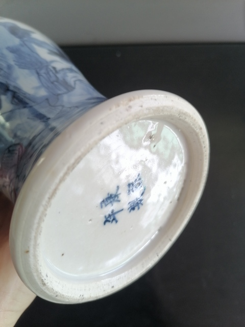 古玩陶瓷花鳥(niǎo)紋青花雞腿瓶真品鑒賞圖
