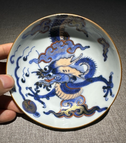 古玩陶瓷乾隆青花加彩過墻龍小盤真品鑒賞圖