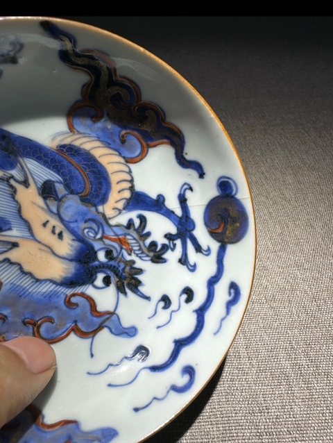 古玩陶瓷乾隆青花加彩過墻龍小盤真品鑒賞圖