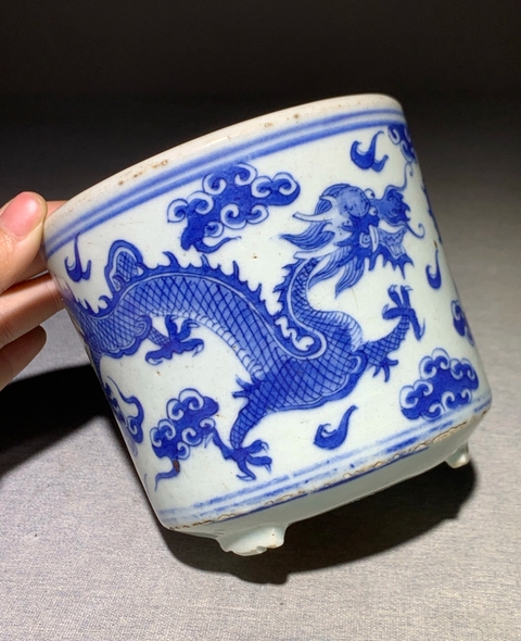 古玩陶瓷青花龍紋香爐真品鑒賞圖