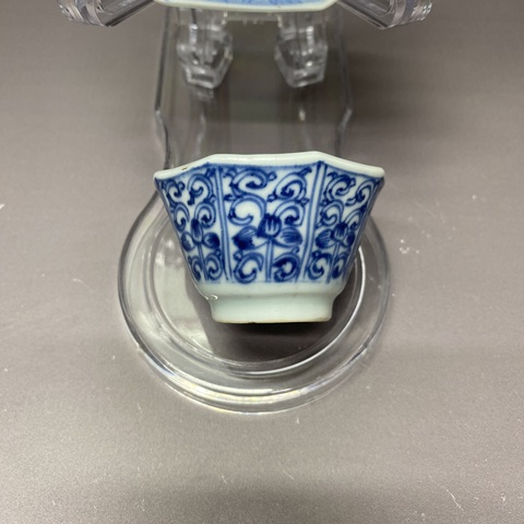 古玩陶瓷青花八角花卉紋杯盤(pán)真品鑒賞圖