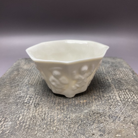 古玩陶瓷德化窯白釉八方杯真品鑒賞圖