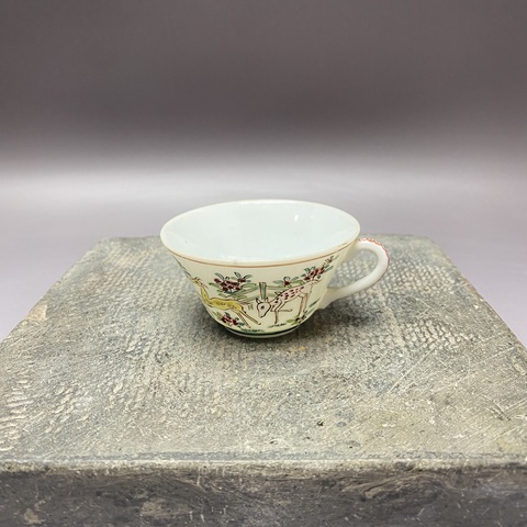 古玩陶瓷鹿紋粉彩執(zhí)杯真品鑒賞圖