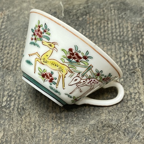 古玩陶瓷鹿紋粉彩執(zhí)杯真品鑒賞圖