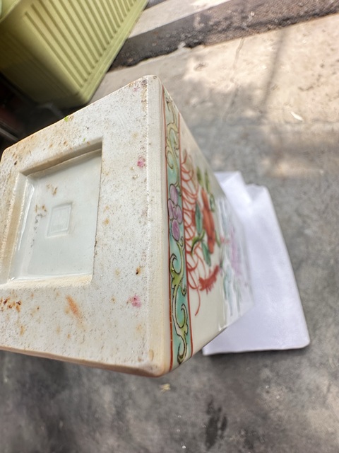 古玩陶瓷天圓地方粉彩瓶真品鑒賞圖