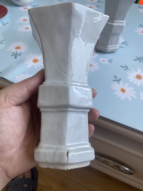 古玩陶瓷白釉六方花觚真品鑒賞圖
