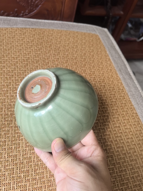古玩陶瓷龍泉劃花碗真品鑒賞圖