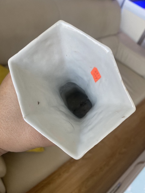 古玩陶瓷白釉六方花觚真品鑒賞圖