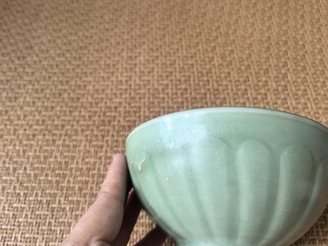 古玩陶瓷龍泉劃花碗真品鑒賞圖