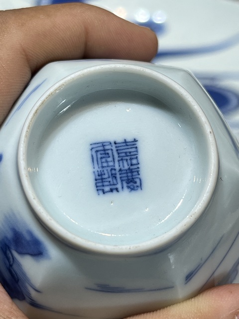 古玩陶瓷山水紋青花碗真品鑒賞圖