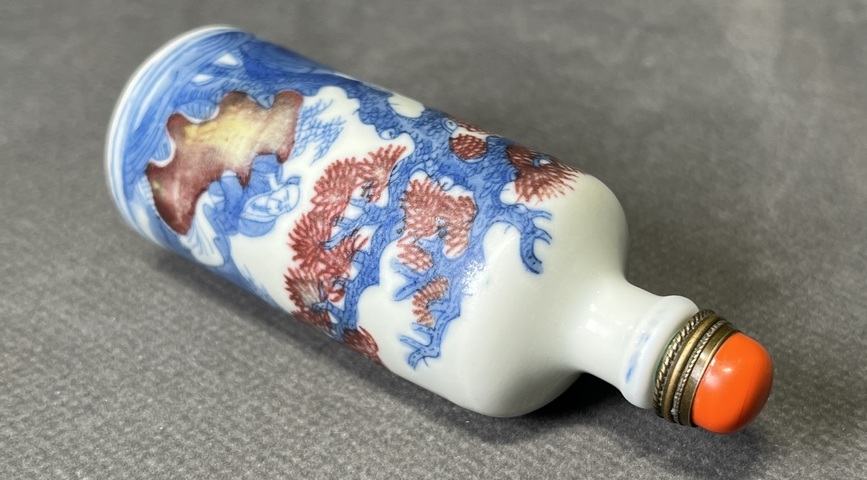古玩陶瓷清中期 青花釉里紅松竹高士圖鼻煙壺拍賣,當前價格15880元