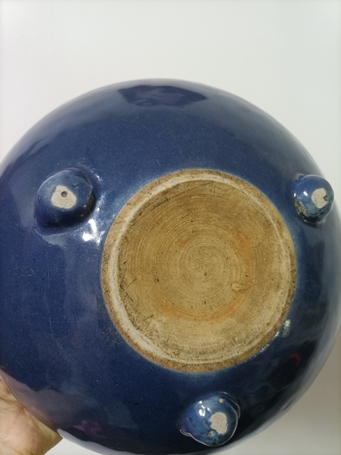 古玩陶瓷霽藍釉三乳足缽式香爐真品鑒賞圖