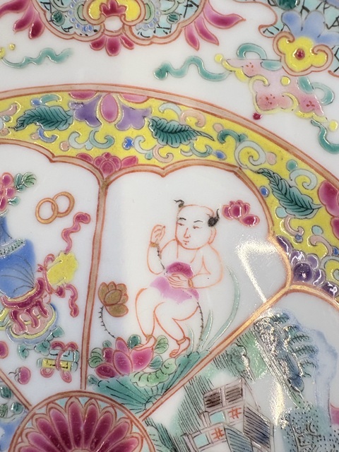 古玩陶瓷粉彩連生貴子圖盤真品鑒賞圖