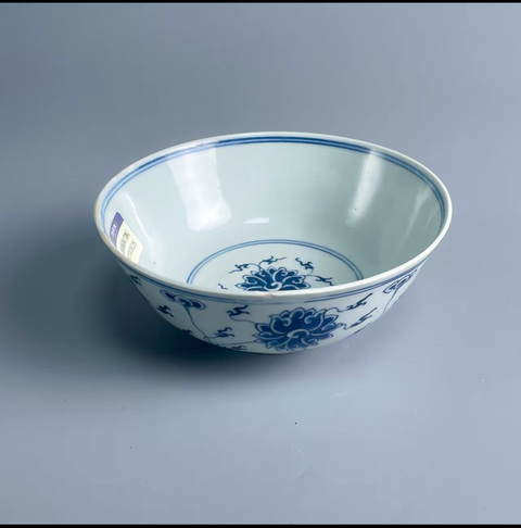 古玩陶瓷青花纏枝花卉紋碗真品鑒賞圖